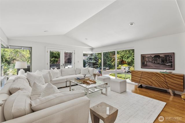 2202 Sahalee Drive E, Sammamish, WA 98074