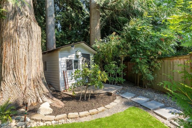 2202 Sahalee Drive E, Sammamish, WA 98074