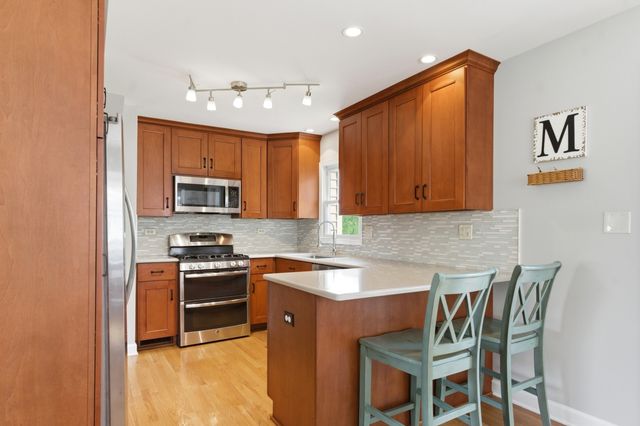 0N717 Knollwood Drive, Wheaton, IL 60187