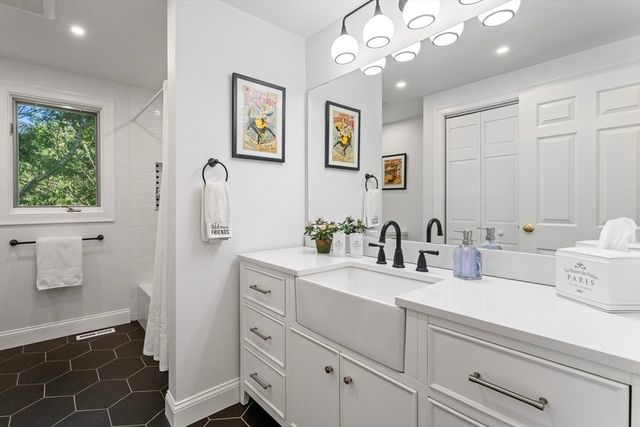 30 Hill And Plain Road, Falmouth, MA 02536