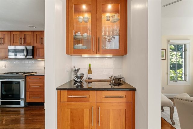 30 Hill And Plain Road, Falmouth, MA 02536