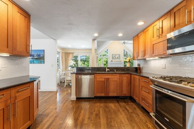 30 Hill And Plain Road, Falmouth, MA 02536