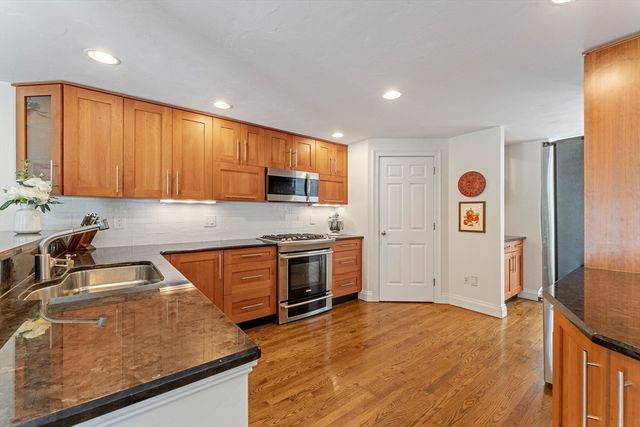 30 Hill And Plain Road, Falmouth, MA 02536