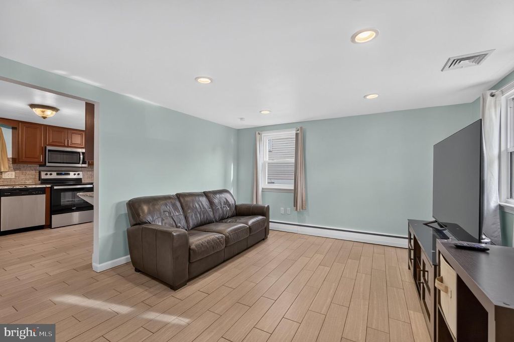 921 HALE ST, Pottstown, PA 19464 — photo 2