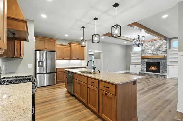 16846 Peridotite Cove, Huntertown, IN 46748