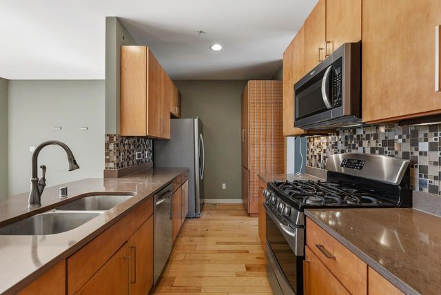301 Mill Reserve DRIVE, Waukesha, WI 53188