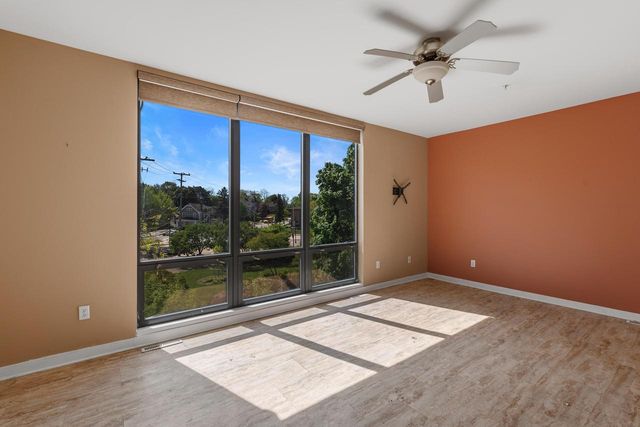 301 Mill Reserve DRIVE, Waukesha, WI 53188