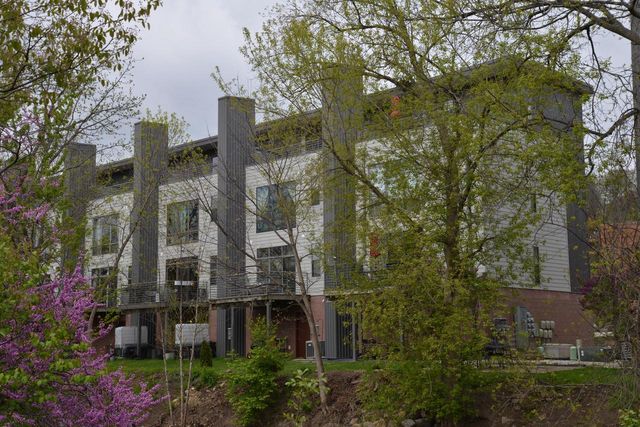 301 Mill Reserve DRIVE, Waukesha, WI 53188