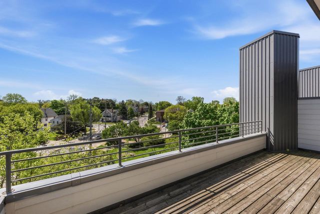 301 Mill Reserve DRIVE, Waukesha, WI 53188