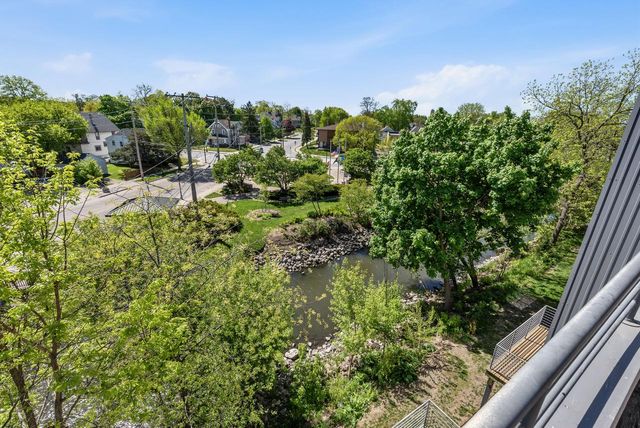 301 Mill Reserve DRIVE, Waukesha, WI 53188