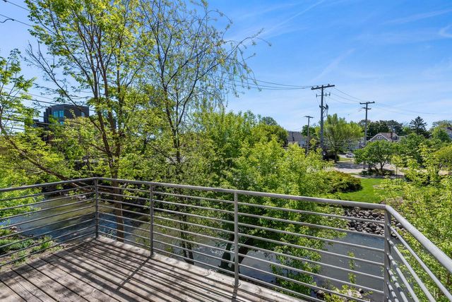 301 Mill Reserve DRIVE, Waukesha, WI 53188