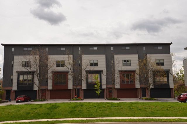 301 Mill Reserve DRIVE, Waukesha, WI 53188