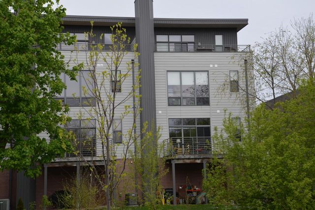301 Mill Reserve DRIVE, Waukesha, WI 53188
