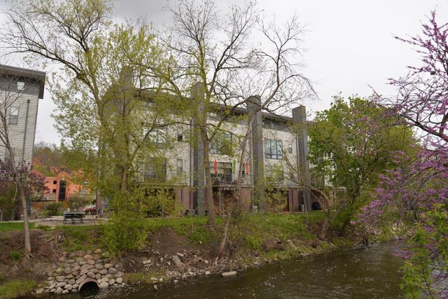 301 Mill Reserve DRIVE, Waukesha, WI 53188