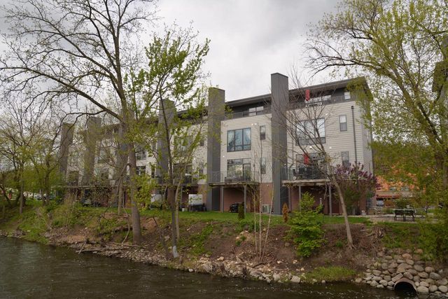 301 Mill Reserve DRIVE, Waukesha, WI 53188