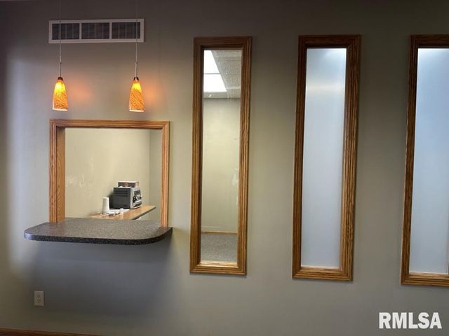 3359 MIDDLE Road 1, Bettendorf, IA 52722