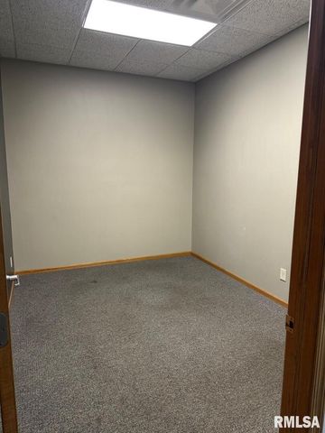 3359 MIDDLE Road 1, Bettendorf, IA 52722