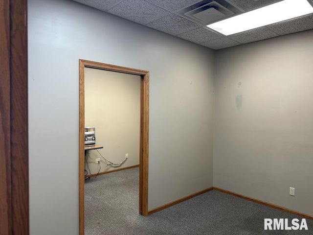 3359 MIDDLE Road 1, Bettendorf, IA 52722