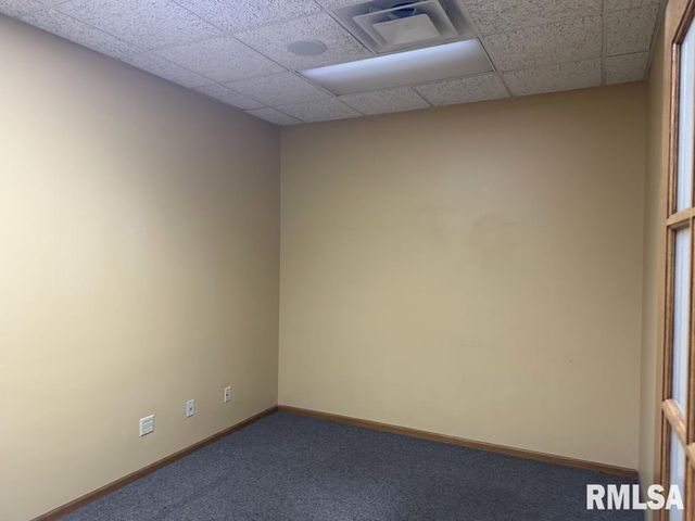 3359 MIDDLE Road 1, Bettendorf, IA 52722