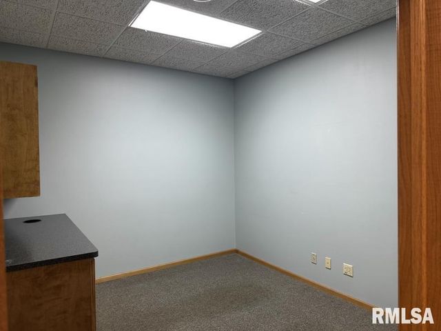 3359 MIDDLE Road 1, Bettendorf, IA 52722