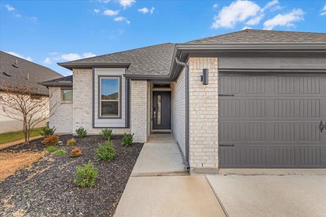 640 Southern Hills Drive, Red Oak, TX 75154