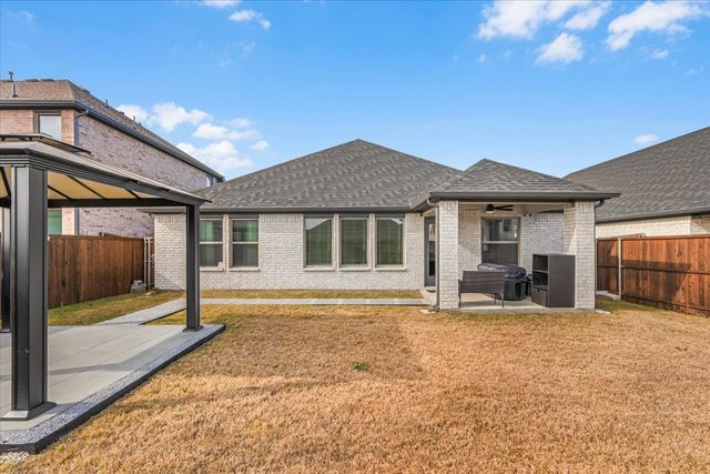 640 Southern Hills Drive, Red Oak, TX 75154