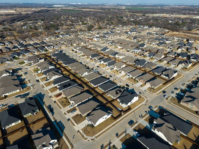 640 Southern Hills Drive, Red Oak, TX 75154