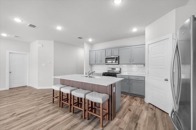 640 Southern Hills Drive, Red Oak, TX 75154