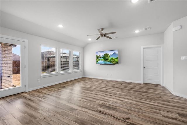 640 Southern Hills Drive, Red Oak, TX 75154