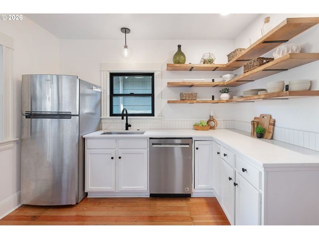 1137 Se LEXINGTON St, Portland, OR 97202