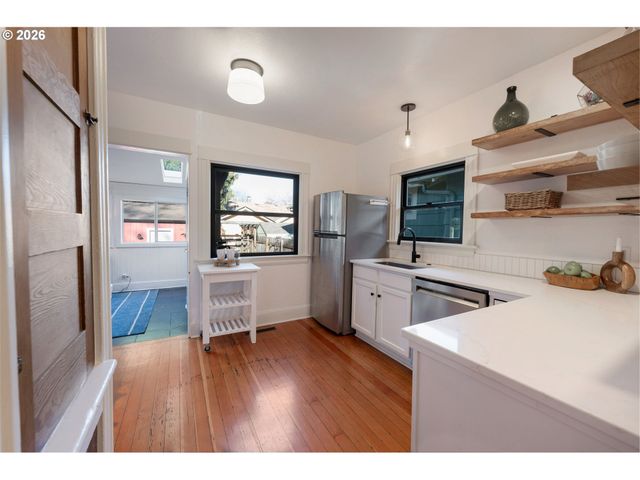 1137 Se LEXINGTON St, Portland, OR 97202