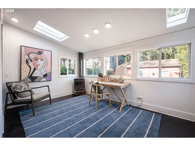 1137 Se LEXINGTON St, Portland, OR 97202