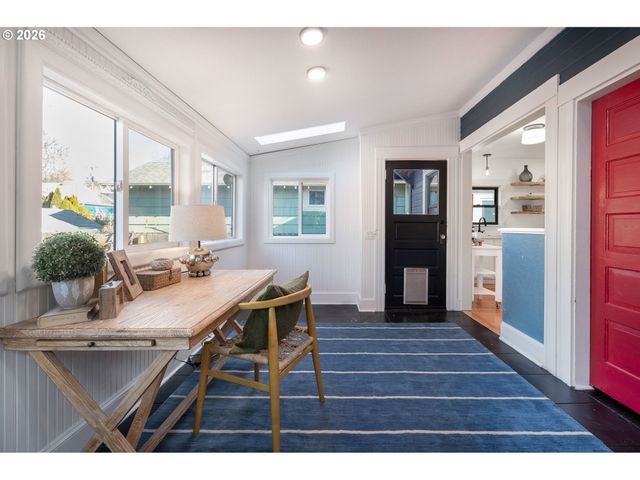 1137 Se LEXINGTON St, Portland, OR 97202