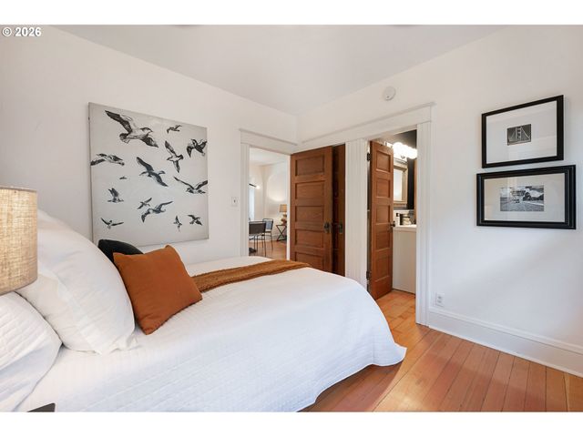 1137 Se LEXINGTON St, Portland, OR 97202