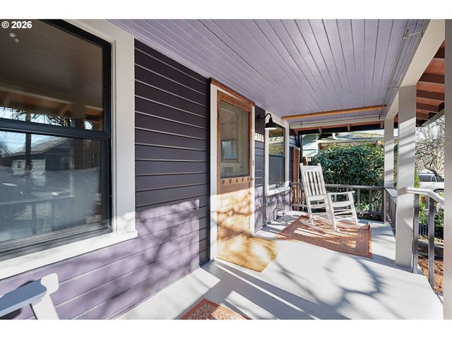 1137 Se LEXINGTON St, Portland, OR 97202