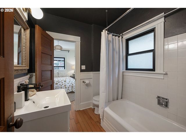 1137 Se LEXINGTON St, Portland, OR 97202