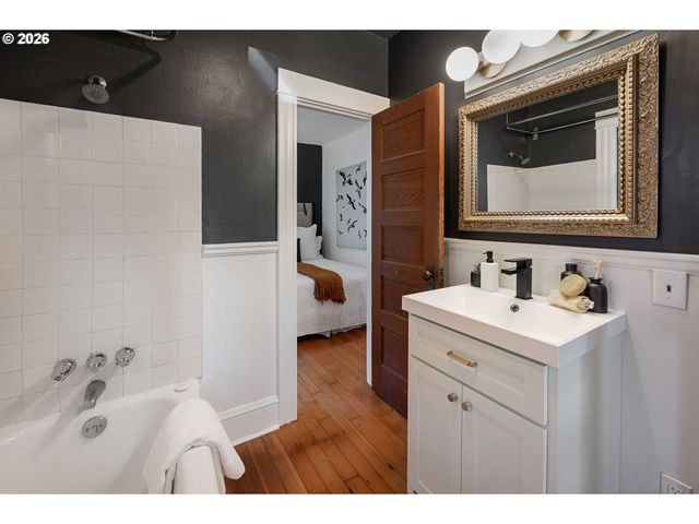 1137 Se LEXINGTON St, Portland, OR 97202