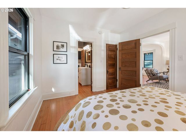 1137 Se LEXINGTON St, Portland, OR 97202