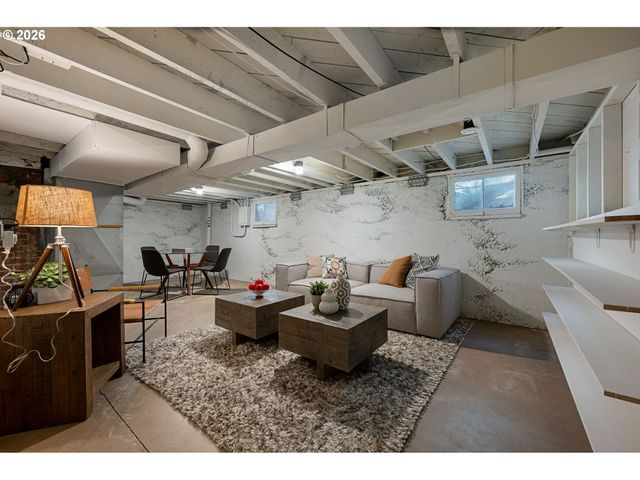 1137 Se LEXINGTON St, Portland, OR 97202