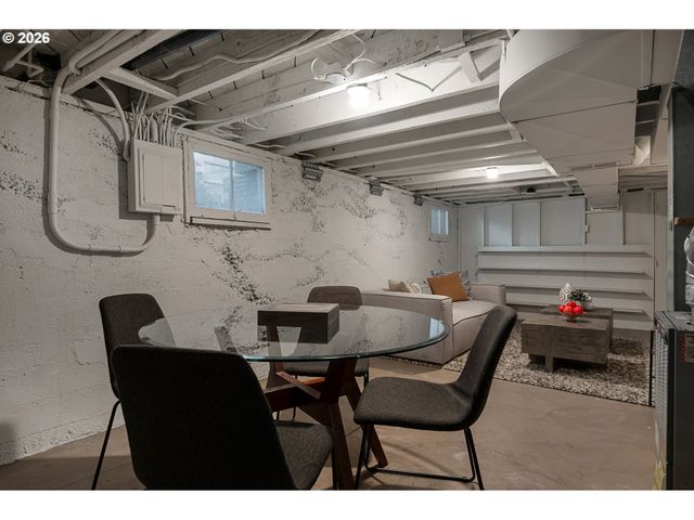 1137 Se LEXINGTON St, Portland, OR 97202