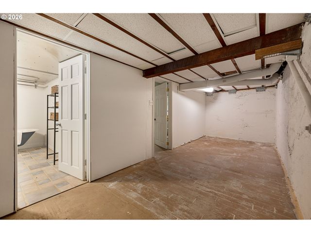 1137 Se LEXINGTON St, Portland, OR 97202