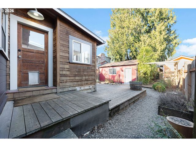 1137 Se LEXINGTON St, Portland, OR 97202