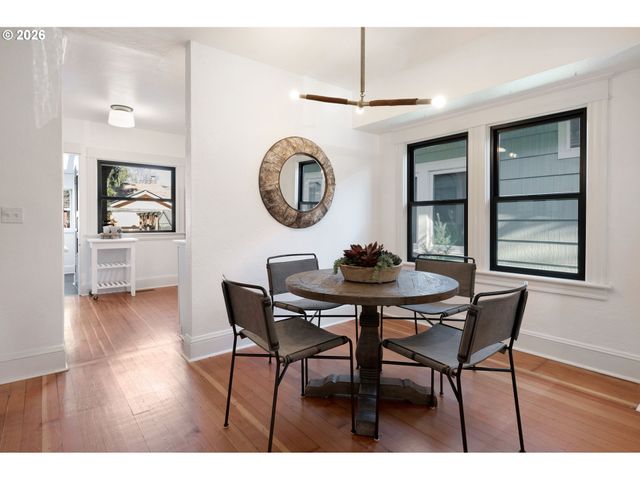 1137 Se LEXINGTON St, Portland, OR 97202