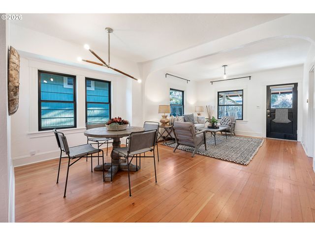 1137 Se LEXINGTON St, Portland, OR 97202