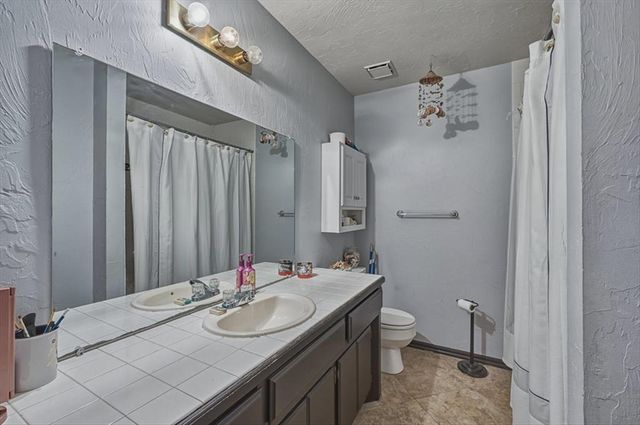 19704 Harness Court, Edmond, OK 73012