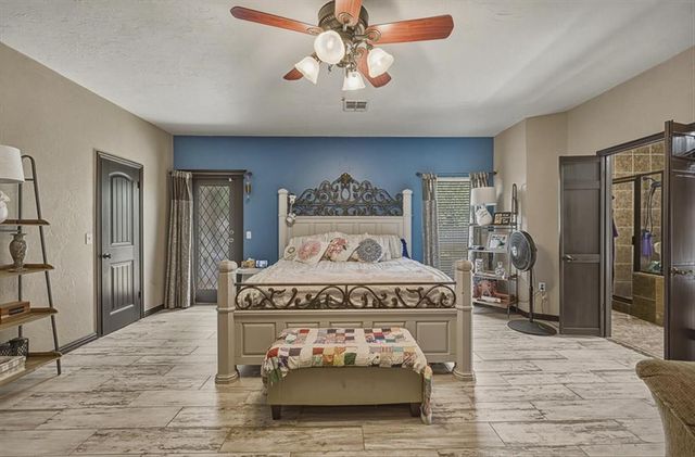 19704 Harness Court, Edmond, OK 73012