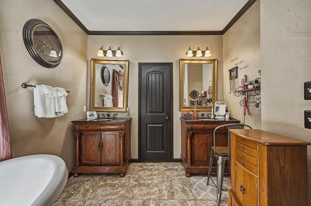19704 Harness Court, Edmond, OK 73012