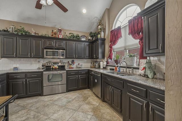19704 Harness Court, Edmond, OK 73012