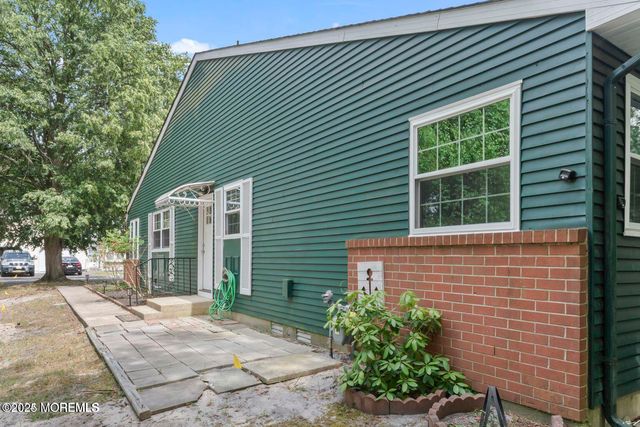 6 Bayberry Lane, Whiting, NJ 08759