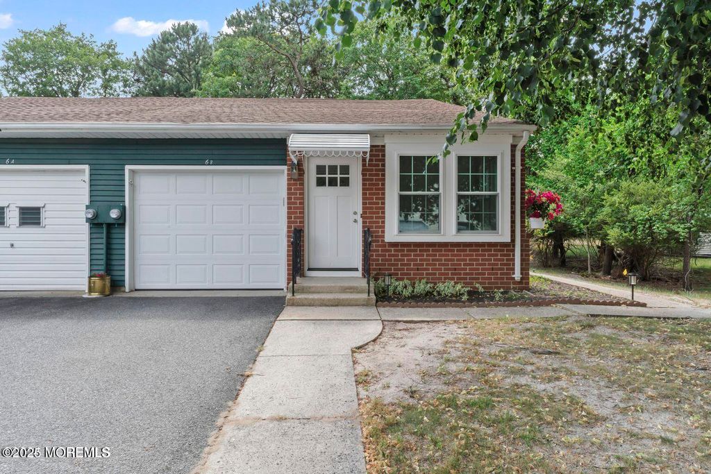 6 Bayberry Lane, Whiting, NJ 08759